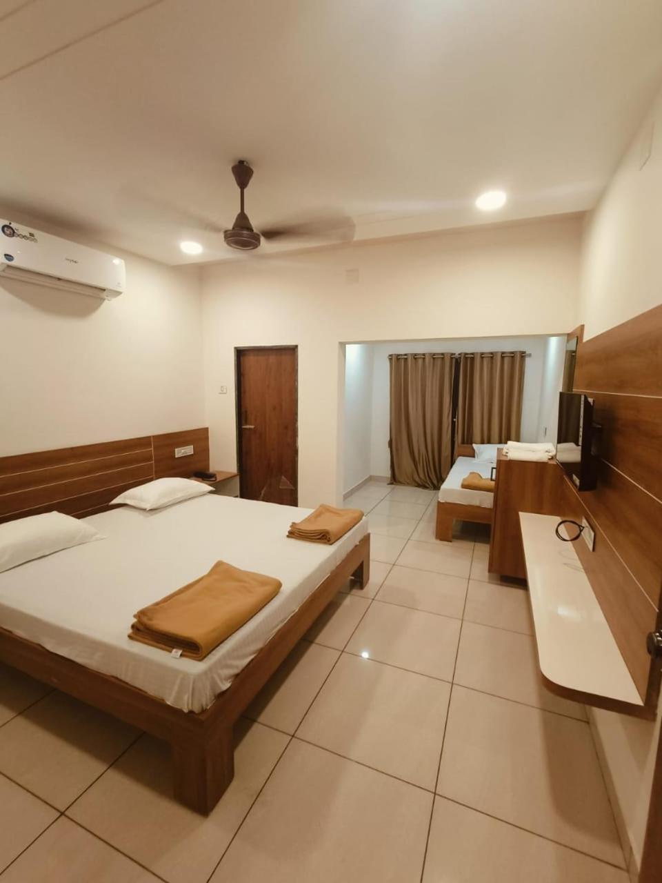 Ayodhya Bhavan - Near Dwarka Railway Station & Shree Dwarkadhish Temple Exterior photo